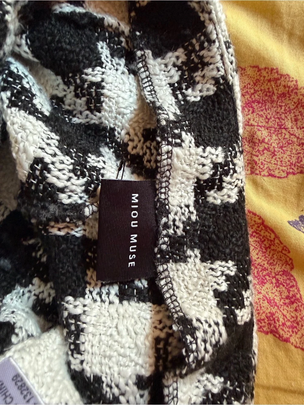 Black & White Houndstooth Knit Wrap Scarf - Timeless Women's Accessory